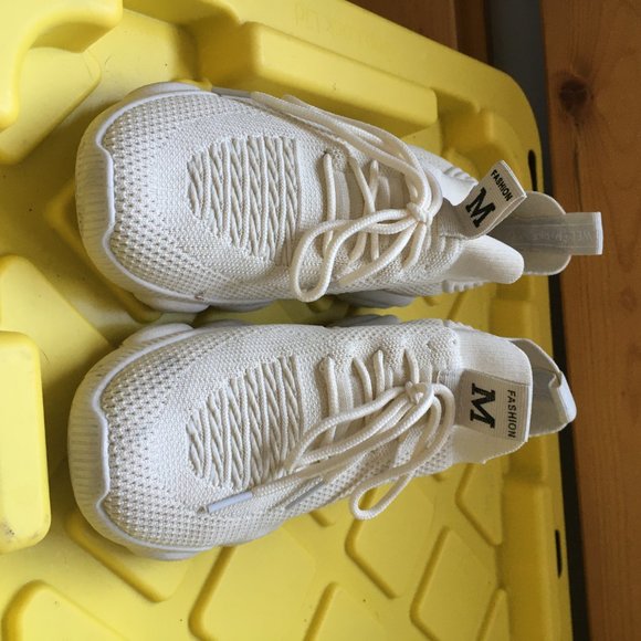 SNEAKERS - Picture 3 of 4